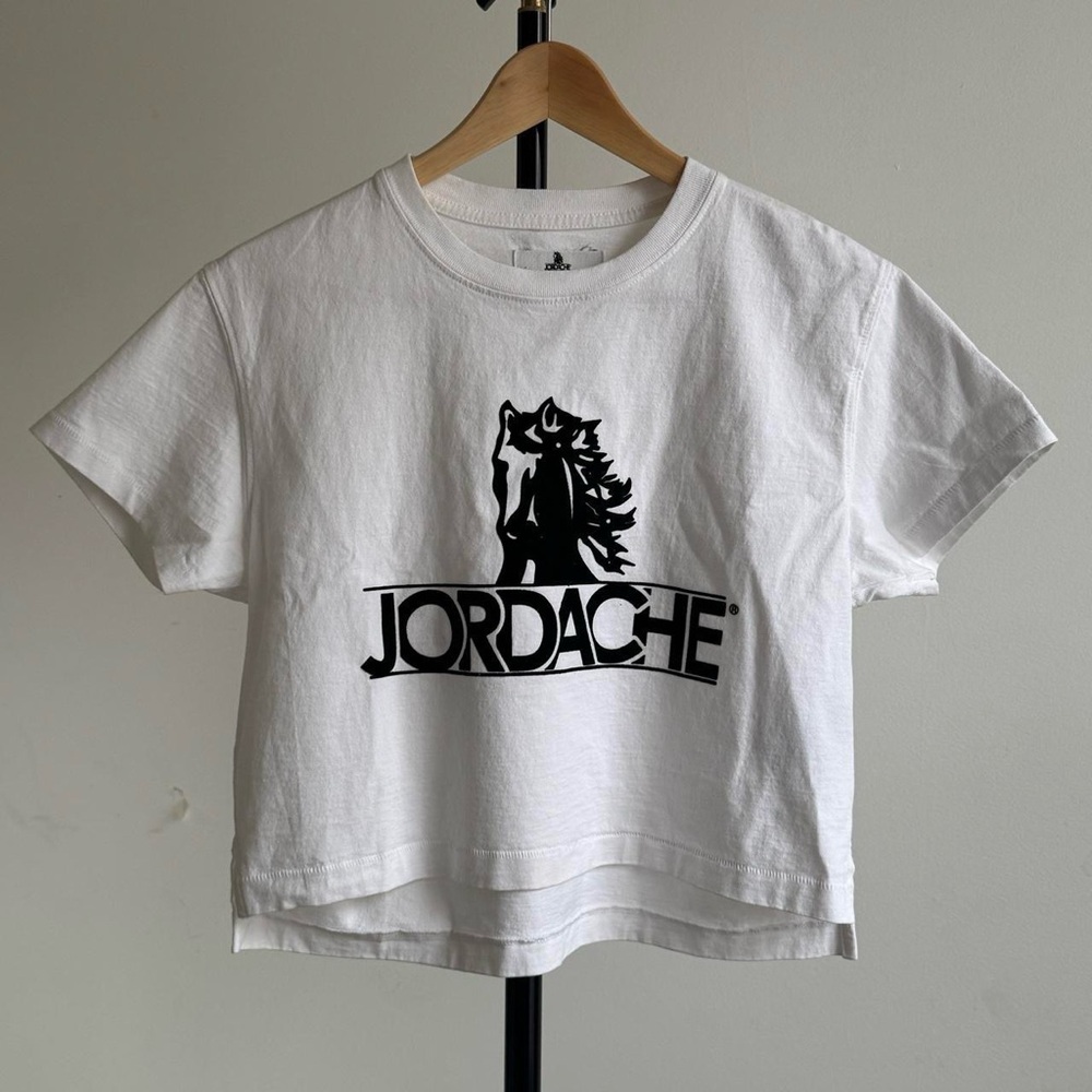 JORDACHE White Tee with Black Textured Logo